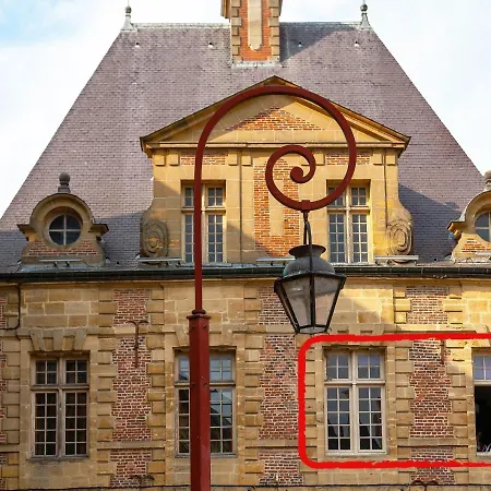 Charleville-mezieres: Belle Vue Place Ducale Apartament