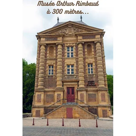 Apartment Charleville-mezieres: Belle Vue Place Ducale