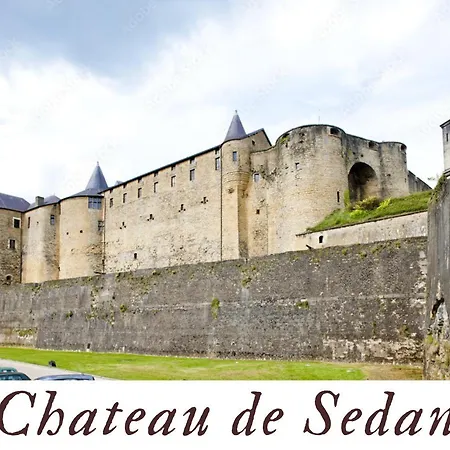 Apartament Charleville-mezieres: Belle Vue Place Ducale Charleville-Mézières