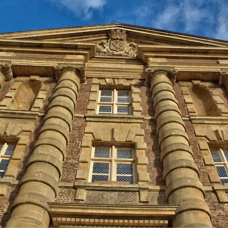 Apartment Charleville-mezieres: Belle Vue Place Ducale *
