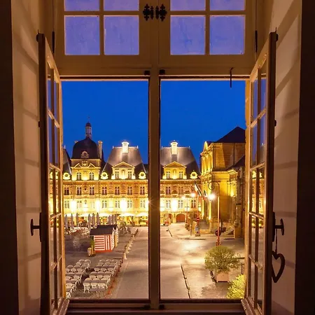 Apartment Charleville-mezieres: Belle Vue Place Ducale *